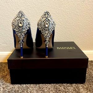 Gorgeous pump with embellishment. NEW,, heel taps and box included.